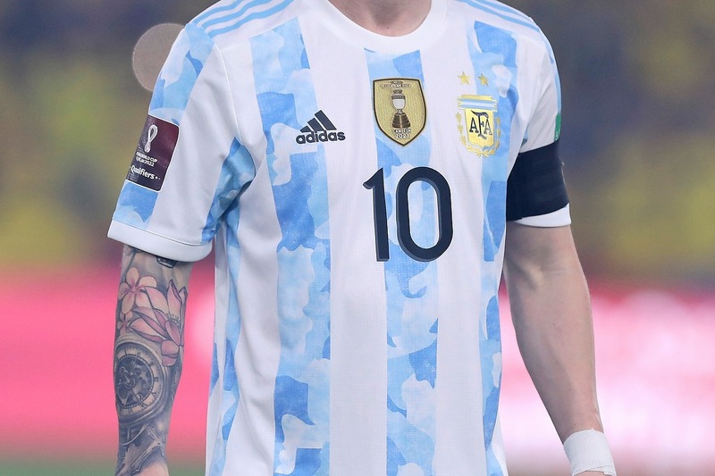 アルゼンチン代表　アウェーユニフォーム　メッシ　W杯優勝　来週には値段戻しますサイズはLです