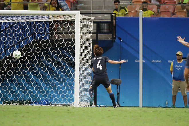 リオ五輪 なぜ起こった 藤春の痛恨オウンゴールの 真相 は サッカーダイジェストweb