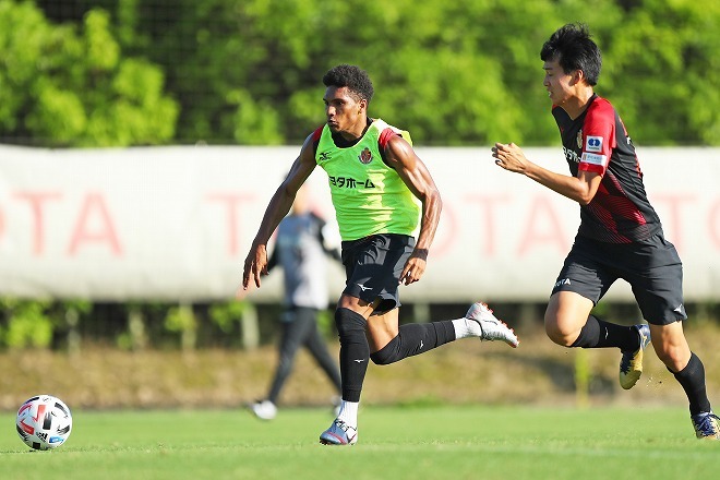 名古屋 心配するブラジルの家族へ元気を マテウスが目指す ２年連続 のリーグ制覇 サッカーダイジェストweb